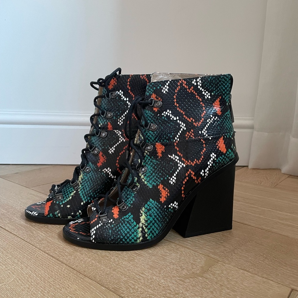 BCBGMaxAzria stylish, snake print, super comfortable lace up heels